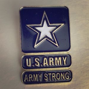 Vintage 80’s US ARMY STRONG blue white gold pin